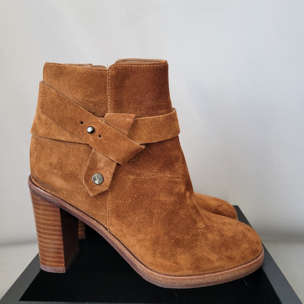 LIKE NEW Via Spiga Suede Farrah Ankle Heeled‎ Boot Bootie Brown 5